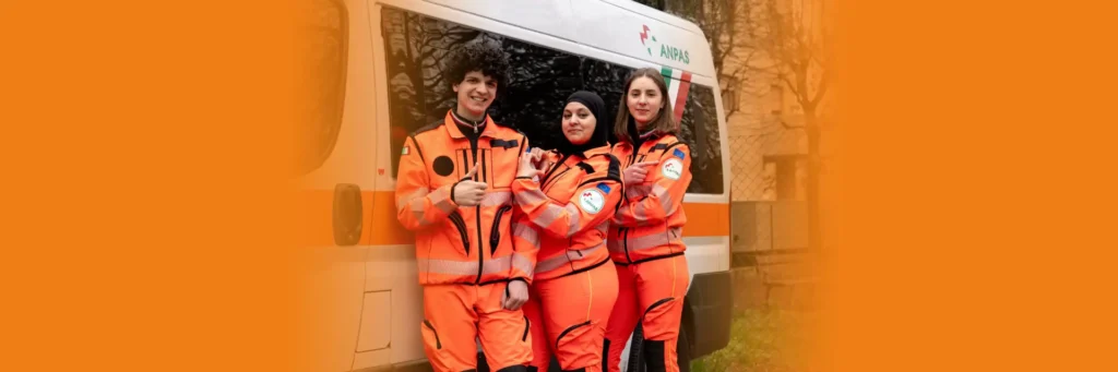 Tre ragazzi che svolgono il servizio civile